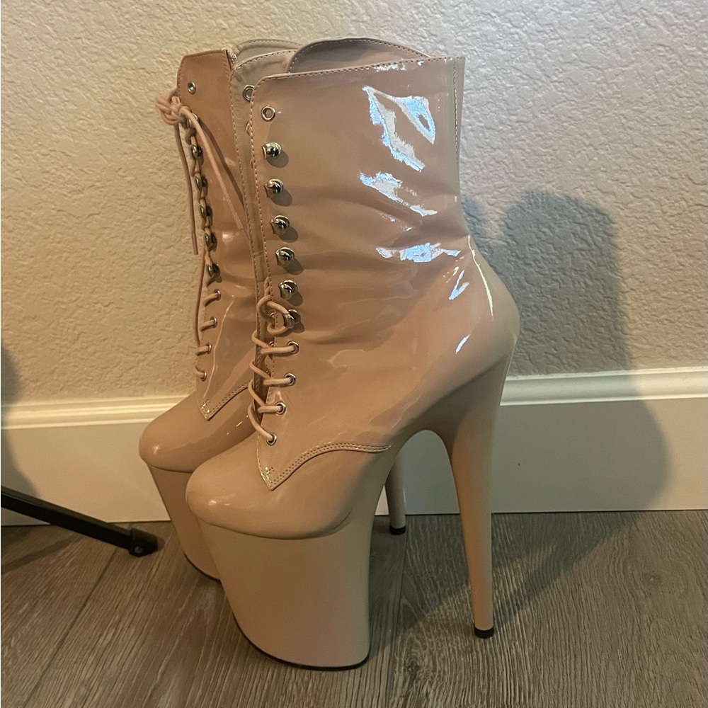 8” flamingo nude/cream patent leather pleaser heels size 7
